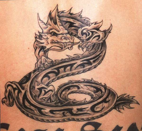 Татуировка дракон.