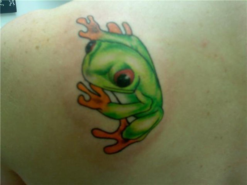 Татуировка лягушка.