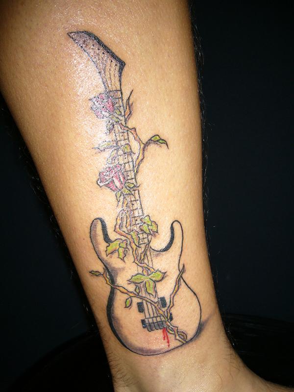 Татуировка гитара.