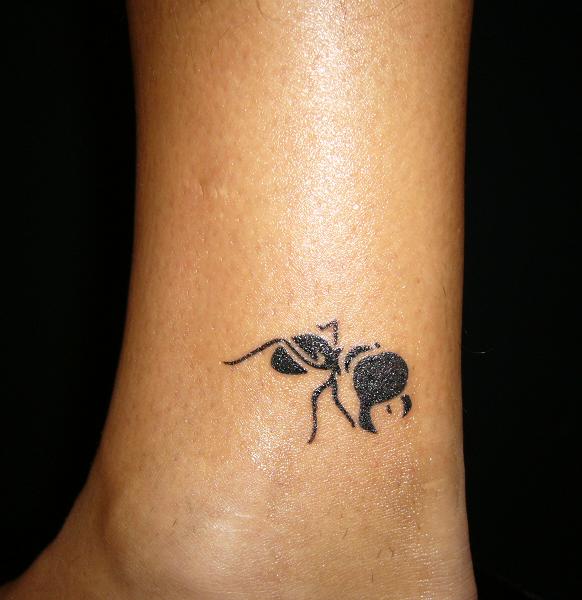 Татуировка муравей.