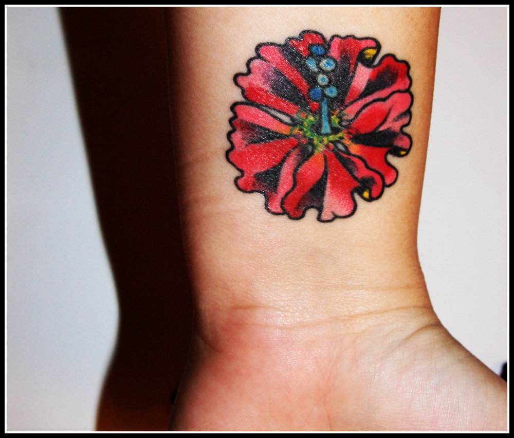 Татуировка бутон цветка.